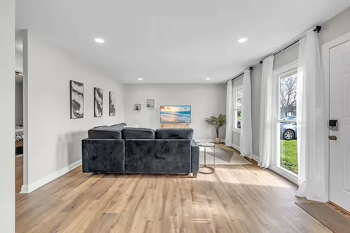 112 S Maxon Ln — Photo 8
