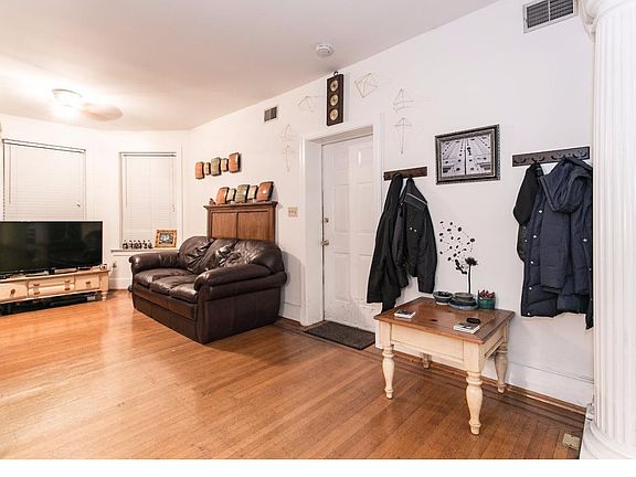 3rd image of 1011 Park Pl APT A