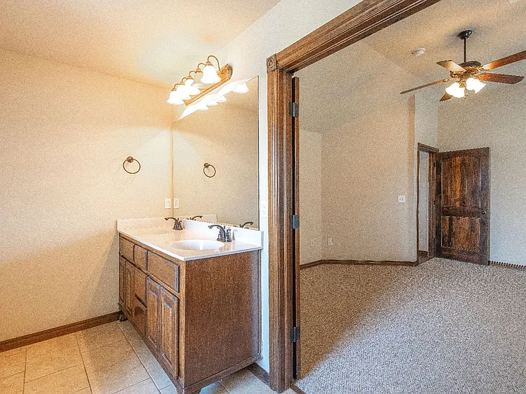12108 Chesterfield Ln — Photo 12