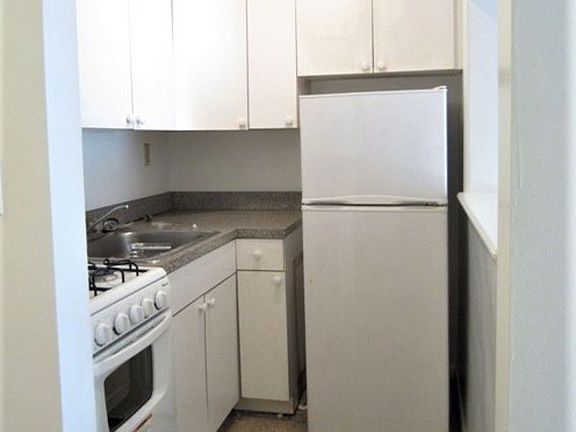 4th image of 65 E 11th St APT 5C