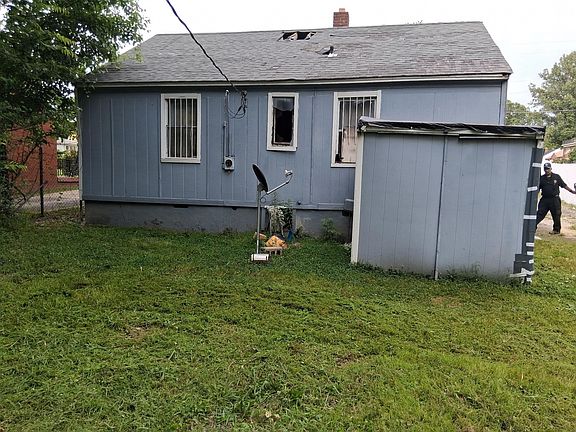 4th image of 1415 Oaklawn St
