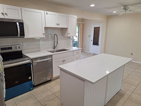 4th image of 5439 Kenwood Dr