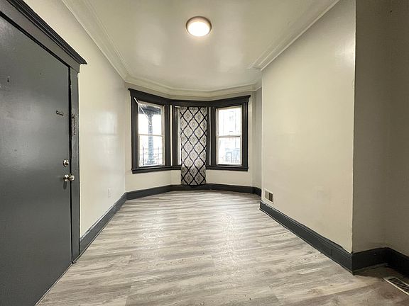 5th image of 442 Bergen Ave #1L