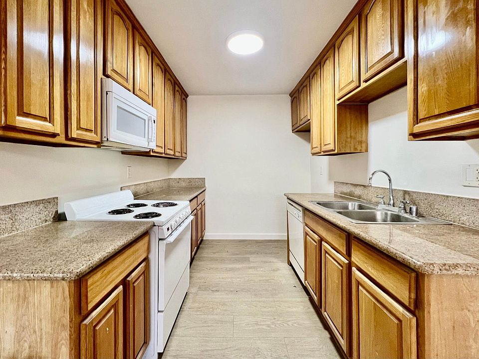 Tarzana Courtyard 18400 Collins St Tarzana CA Zillow