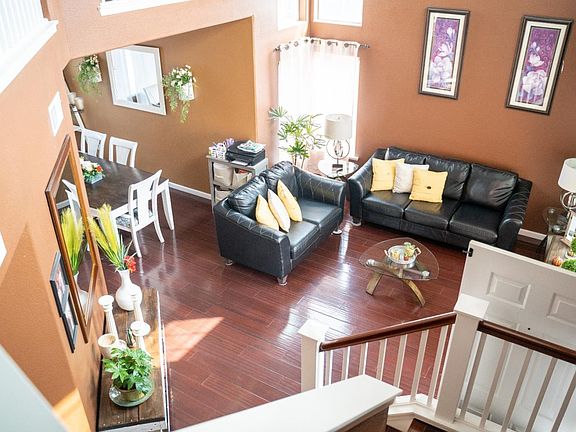 3rd image of 712 Gamay Ct