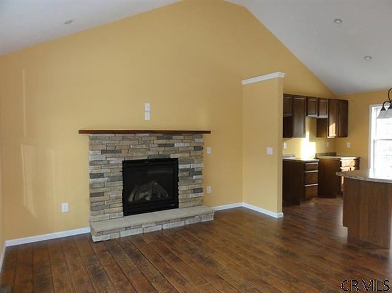4th image of 15 ST CLAIR Avenue