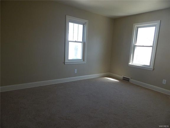 3rd image of 3529 Chapin Ave