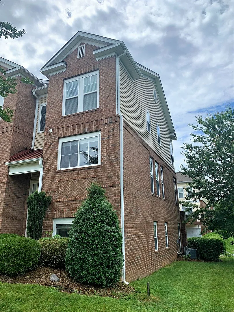 Building Photo - 9122 Vilandry Way