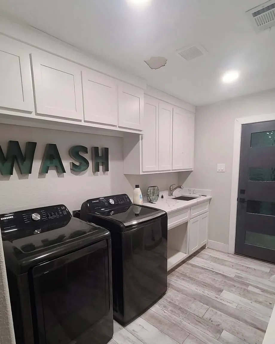 4 bed, 2596 sqft, $3,700 — Photo 2