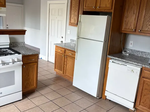 159 Union St #4R, Rockland, MA 02370