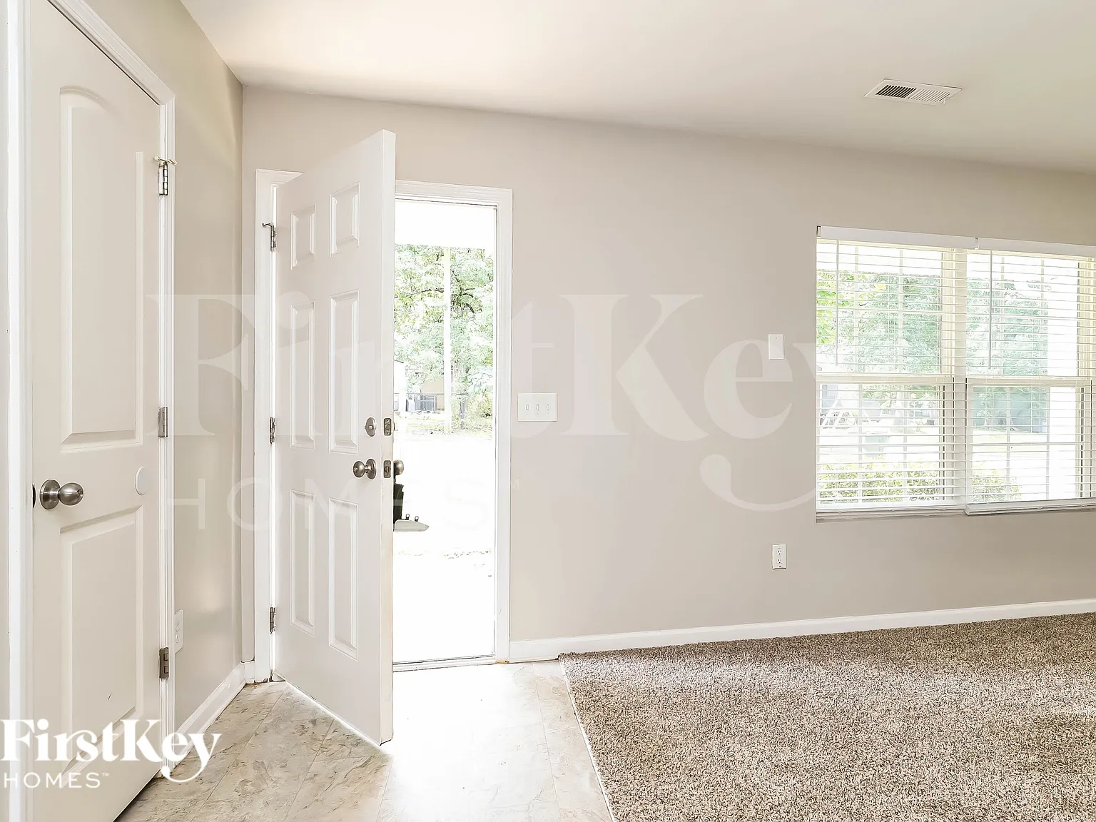 3 bed, 2.5 bath, 1600 sqft, $1,760 — Photo 4