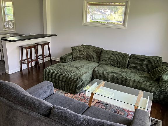 4th image of 542 Warren Rd APT 4