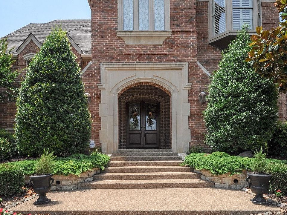 1st image of 402 Atherton Cir