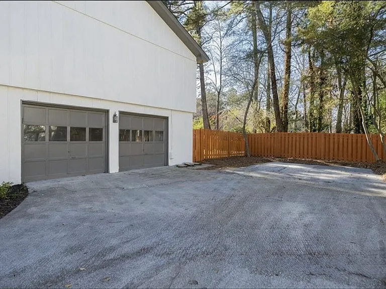 673 Fairfield Dr — Photo 28