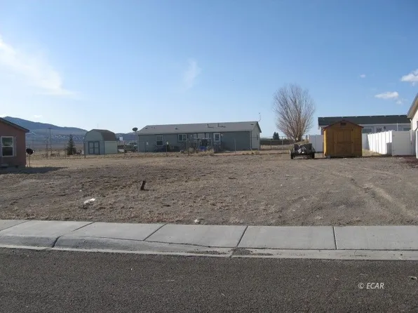 828 Hogan St, Wells, NV 89835