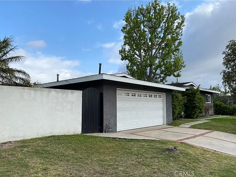 2112 Dover Dr — Photo 45
