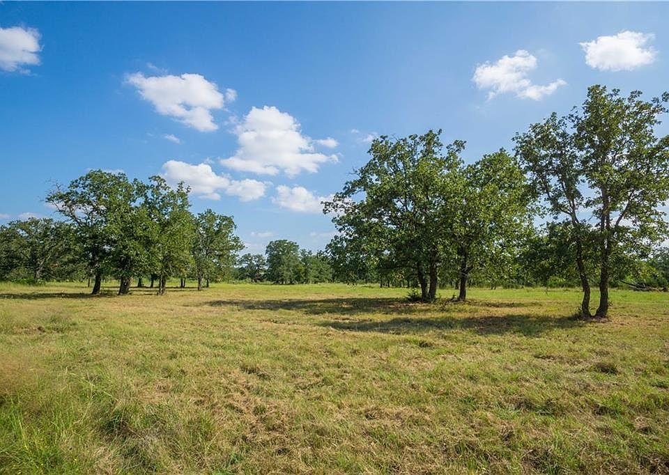 2nd image of 1145 Lightning Ranch Rd
