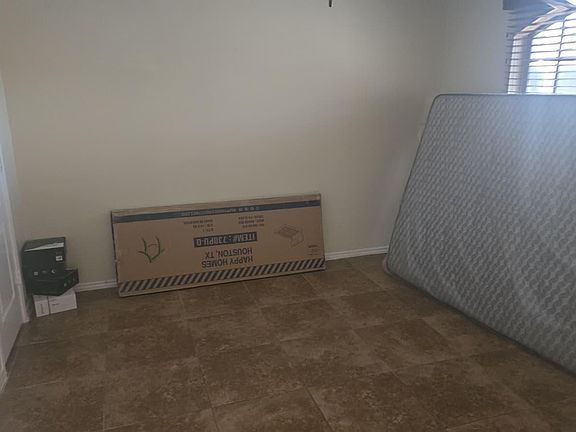 4th image of 208 Nevers Ct
