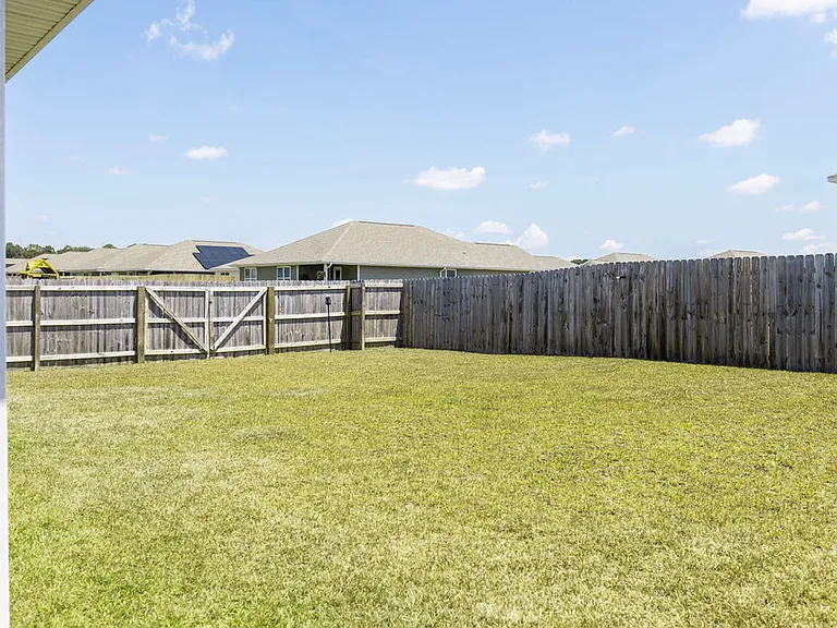 5438 Peach Dr — Photo 35