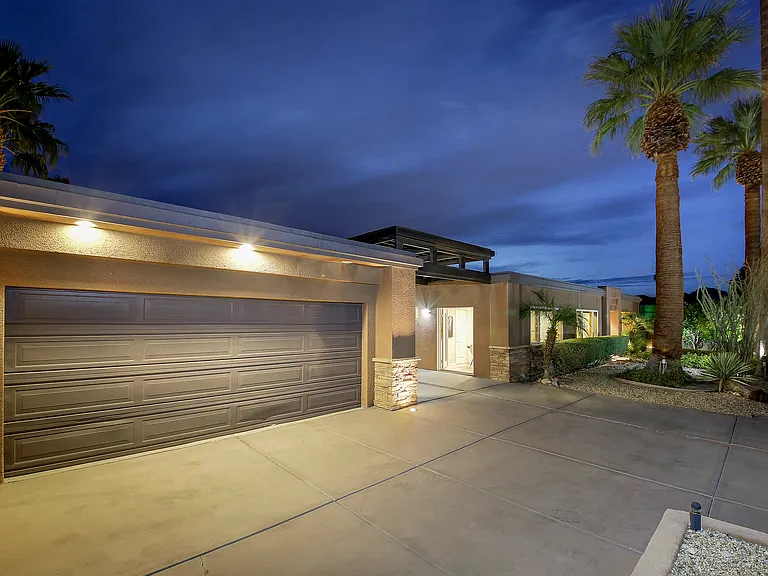 52883 Eisenhower Dr — Photo 44