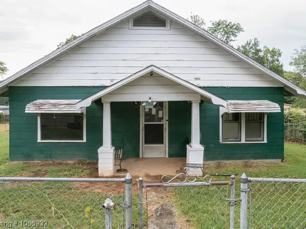 725 Choctaw St, Arkoma, OK 74901