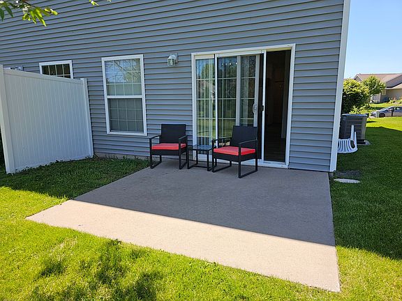 2nd image of 50 Thistle Ct #50