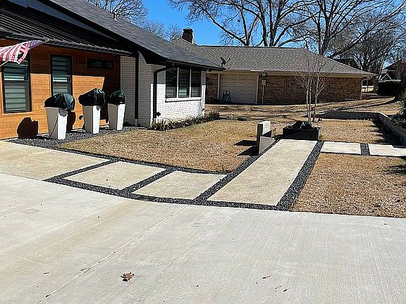 2nd image of 222 N Bay Dr