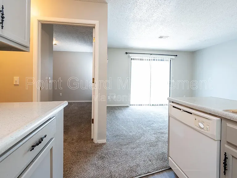 844 N Waco Ave — Photo 14