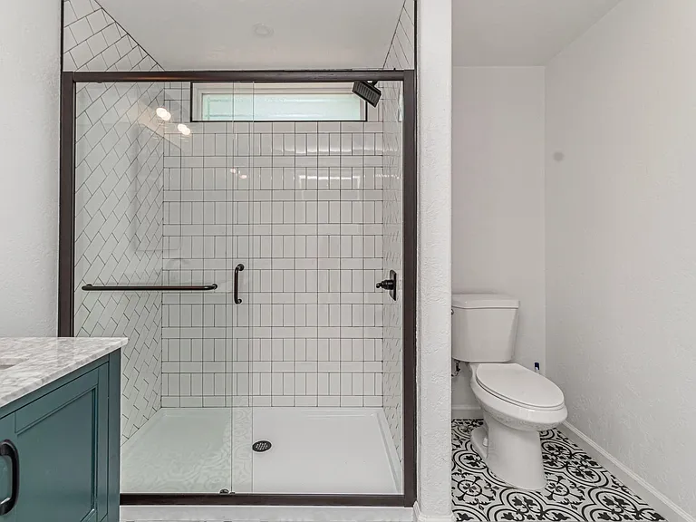 829 Broadway Ave — Photo 18