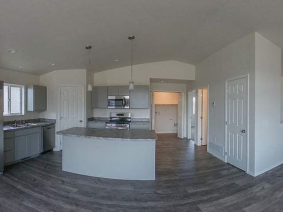 3rd image of 833 Ridgeview St