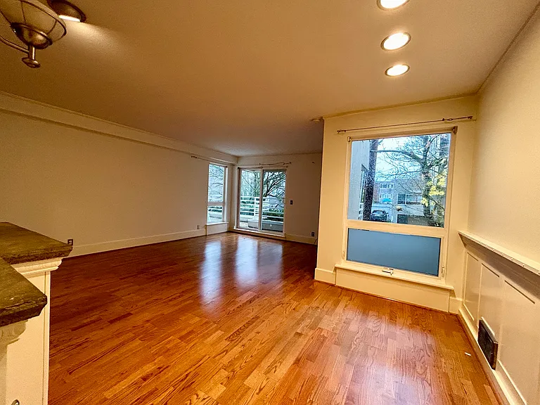 535 Summit Ave E #102 — Photo 2