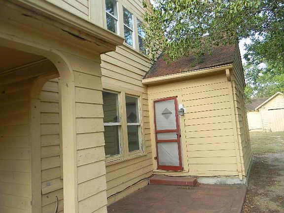 2nd image of 440 N Main St