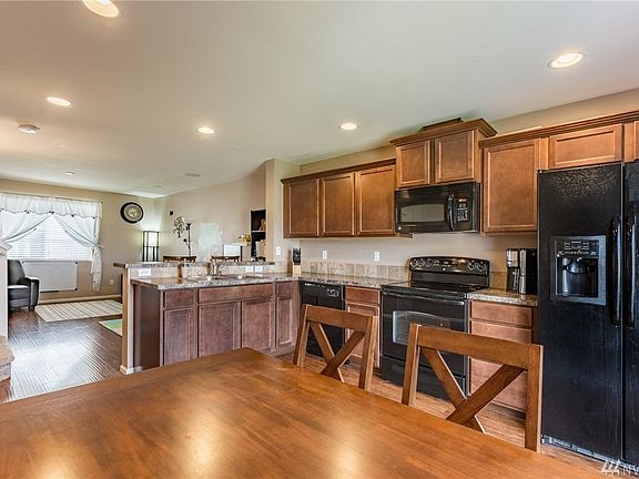 5th image of 2513 193rd St E
