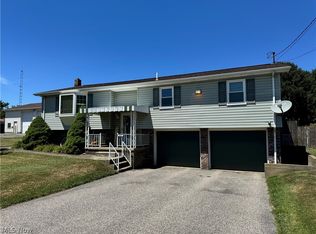111 4th St, Follansbee, WV 26037