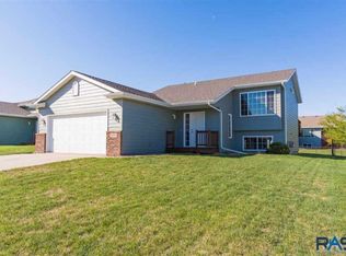 5701 W Oakcrest Dr, Sioux Falls, SD 57107