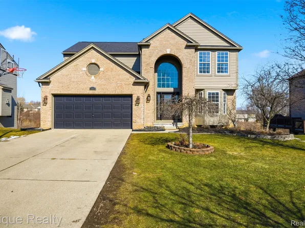 7858 Turrillium Ln, Waterford, MI 48327