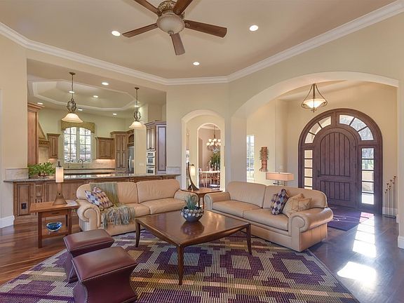 Please view Virtual Tour for more pictures