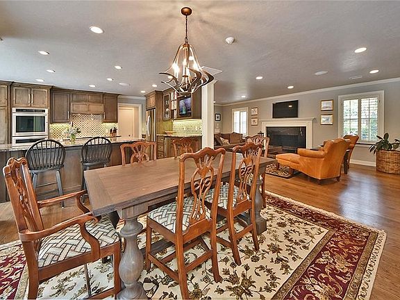 2nd image of 1801 Dorchester Pl
