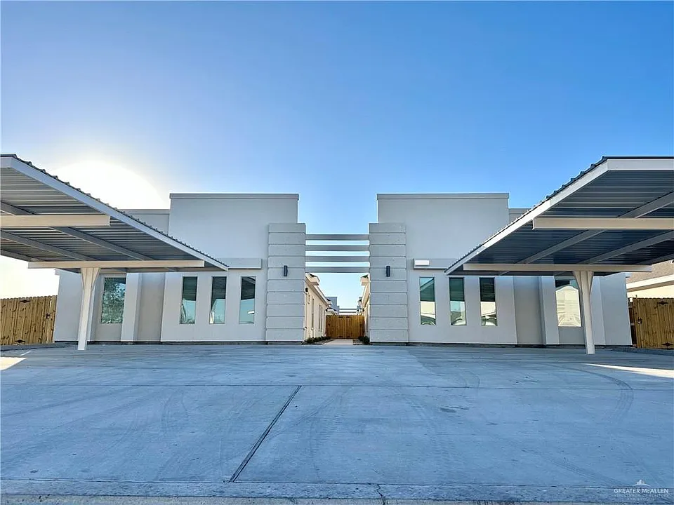 3808 Bella Costa Dr #2