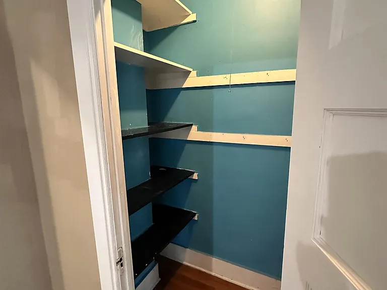 505 1/2 E Locust St #B — Photo 16
