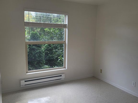 3rd image of 4840 S Holden St #5