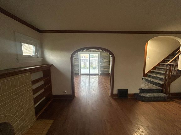 5th image of 727 Brady Ave