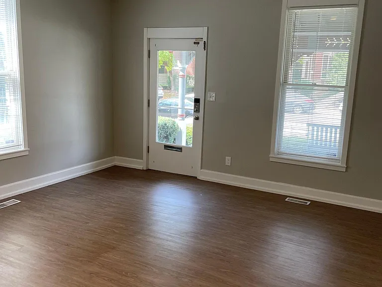 715 N East St — Photo 11