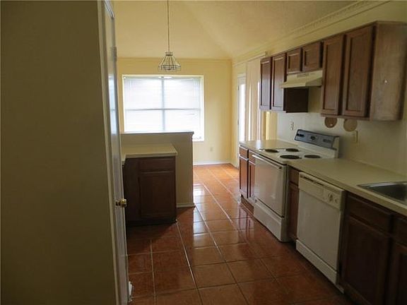 3rd image of 1708 Liberty Ln