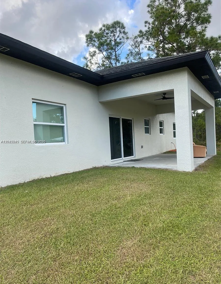 4 bed, 3.0 bath, 2372 sqft, $2,210 — Photo 4