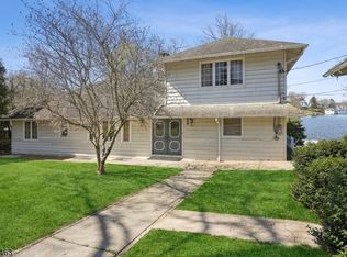 15 McGregor Ave, Mount Arlington, NJ 07856