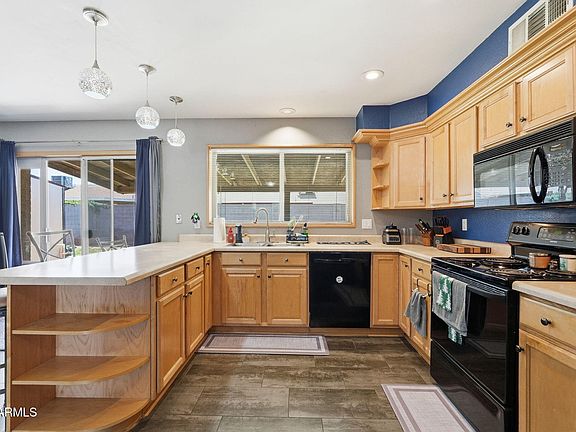 2nd image of 2421 E HILTON Avenue
