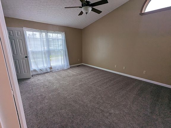 4th image of 506 Dove St