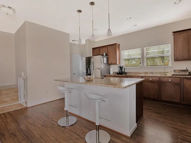 7520 Vinca Ct — Photo 8
