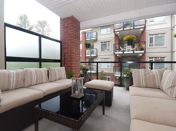200 Capilano Rd #202, Pt Moody, BC V3H 5N1